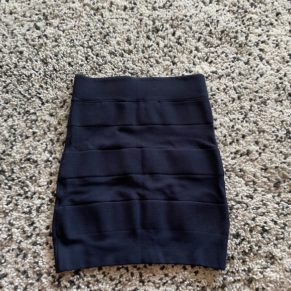 Fcuk mini skirt - Picture 2 of 3